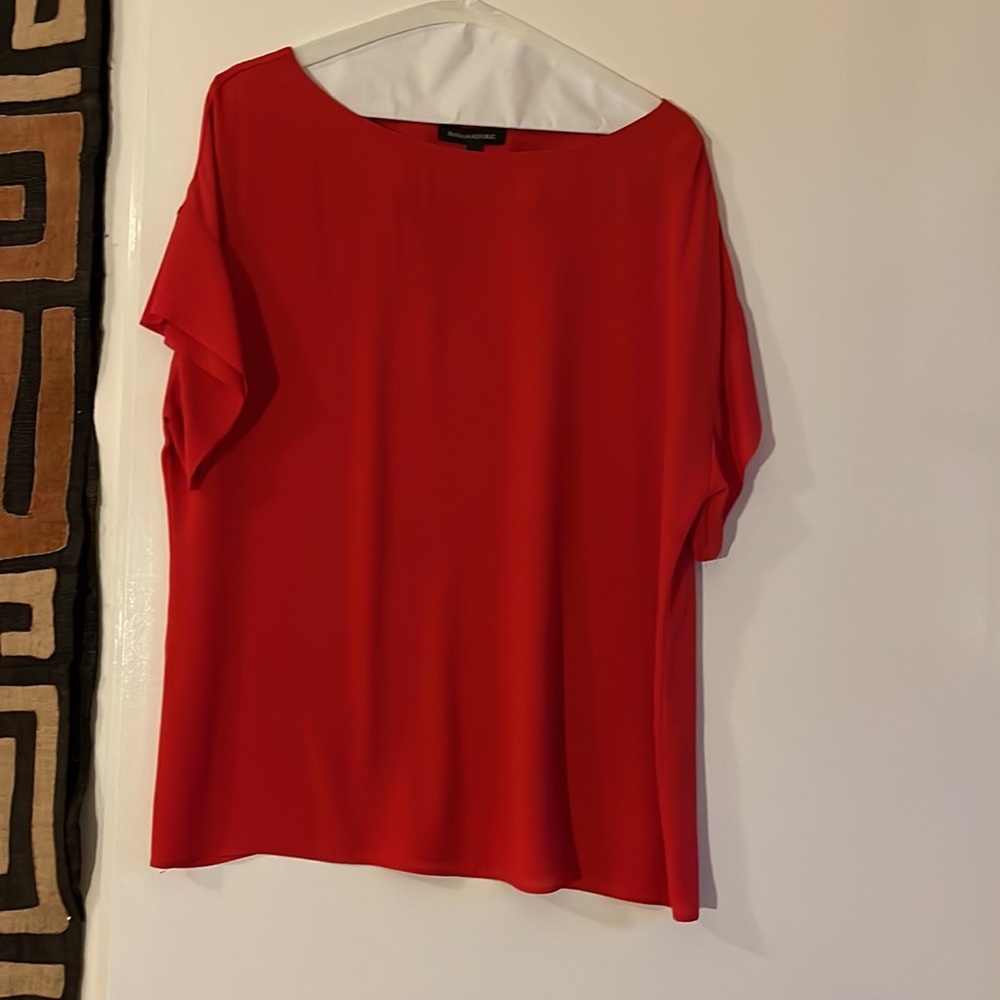 Banana Republic short sleeve red blouse size M, floaty and drapes nicely